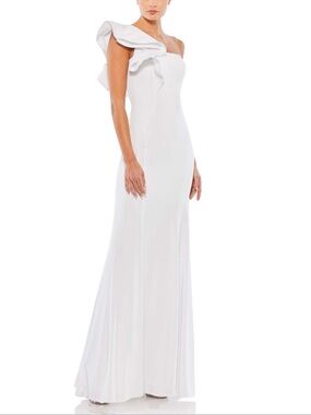 Mac Duggal Ieena One-Shoulder White Mermaid Gown with Sculpted Ruffle